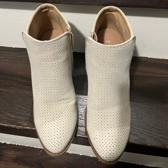 Boots - Picture 1 of 5